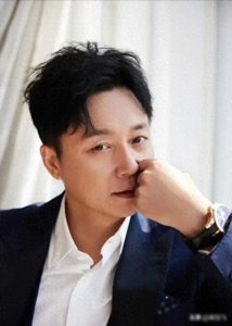 ​郭嘉文晒婚纱照，身材苗条依旧漂亮，和李泽楷感情成谜