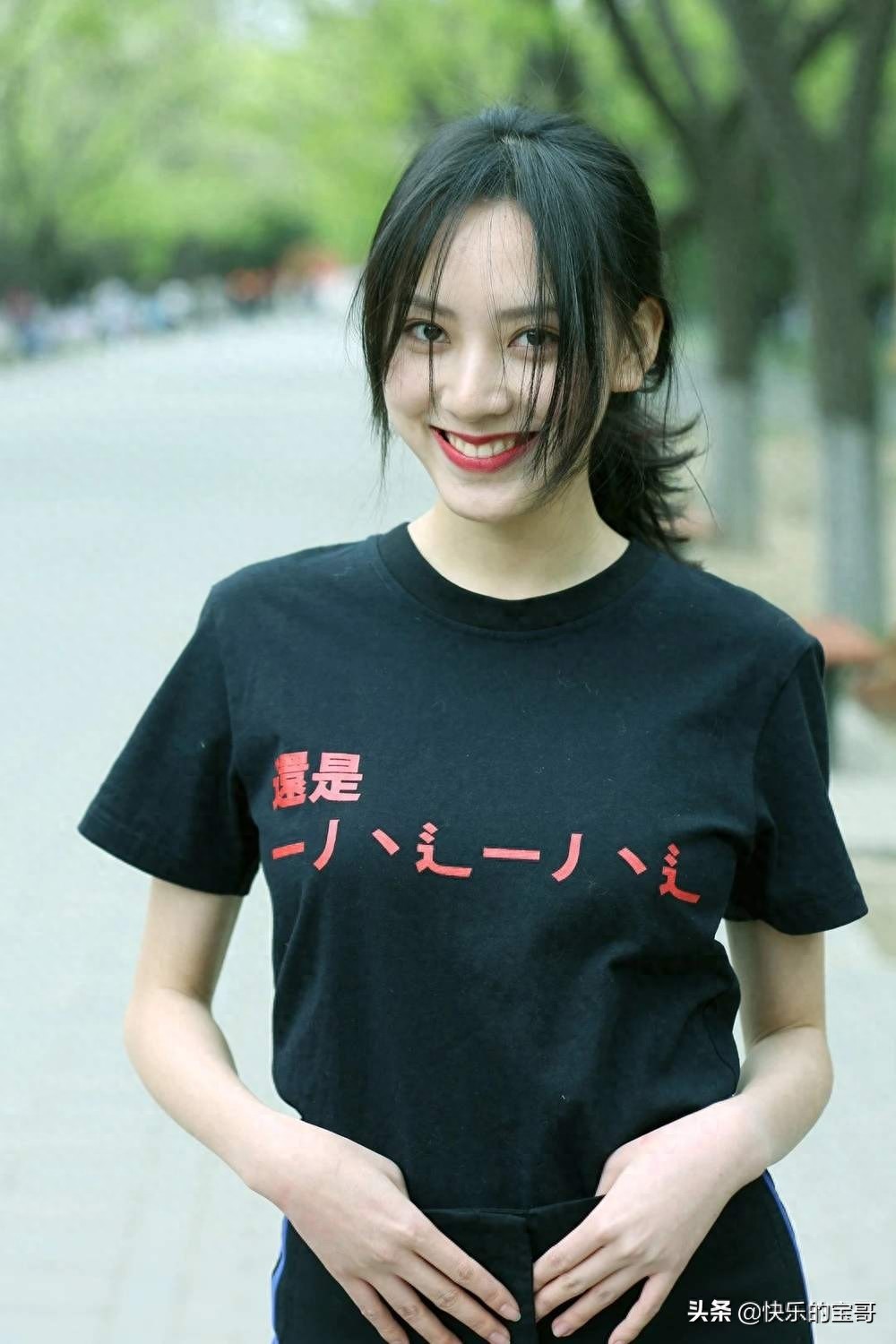 古灵精怪的95后美女演员，孙嘉灵，给人一种初恋般的感觉