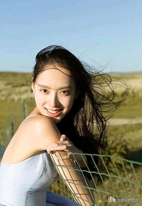 古灵精怪的95后美女演员，孙嘉灵，给人一种初恋般的感觉