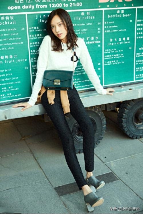 古灵精怪的95后美女演员，孙嘉灵，给人一种初恋般的感觉