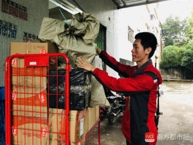 ​京东快递小哥晒8万月工资单后，网友炸了，顺丰、四通一达急了？