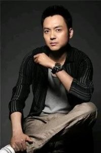 ​朱宏嘉：以深情箫剑形象深入人心，演艺生涯丰富多彩