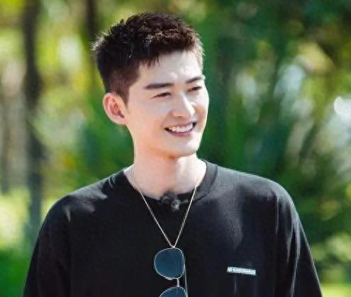 张翰个人资料简介及家世（张翰口碑为啥这么差）-