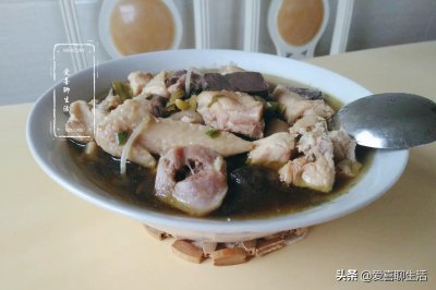 ​鸡肉搭配这几种食材一起炖，鲜嫩酸爽又开胃，比吃毛血旺还过瘾