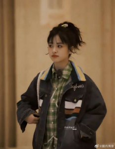 ​沈月录制综艺路透 是青春灵动的月月子！