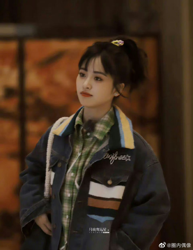 沈月录制综艺路透 是青春灵动的月月子！ 