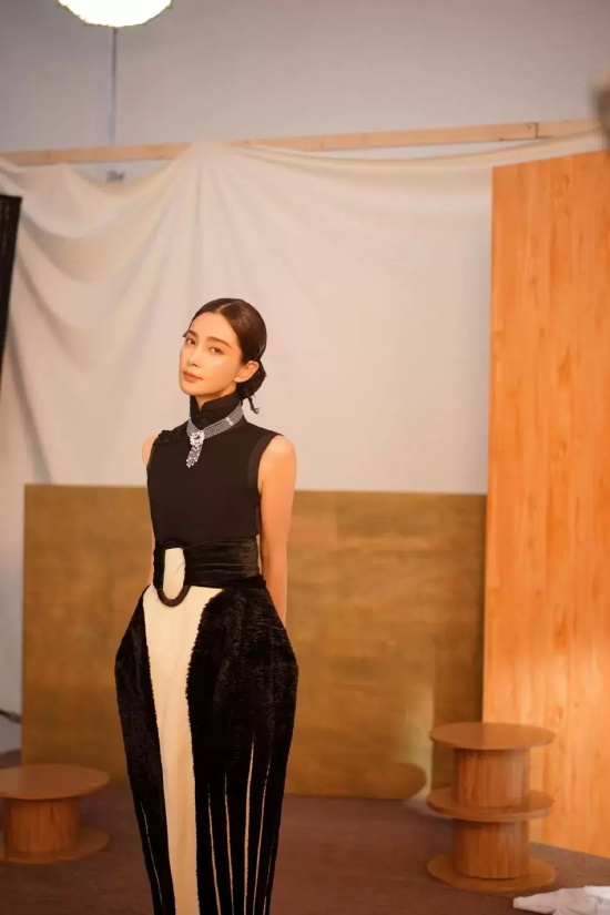 李冰冰抹胸裙高清写真（个性性感美女写真集）