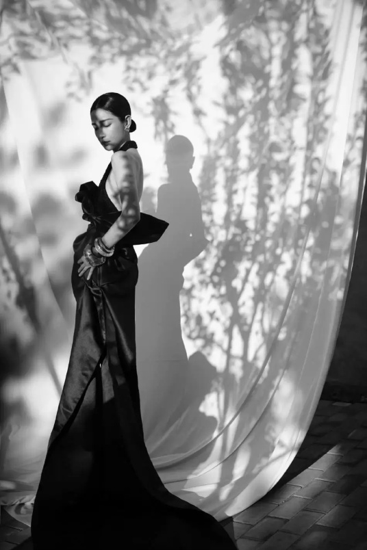 李冰冰抹胸裙高清写真（个性性感美女写真集）