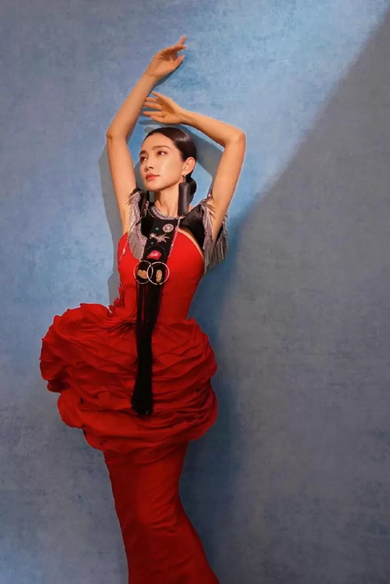 李冰冰抹胸裙高清写真（个性性感美女写真集）