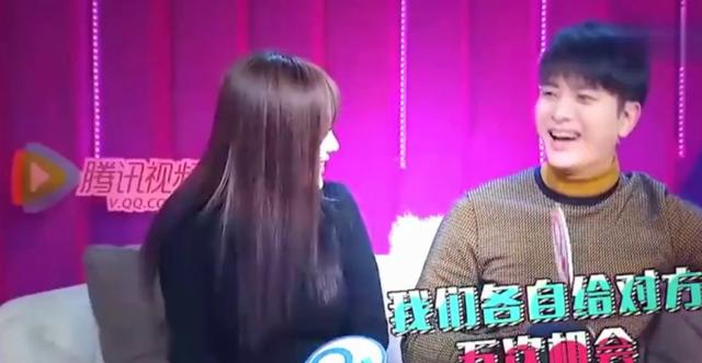 李小璐贾乃亮事件梳理(为了李小璐不惜打7个耳洞)(14)