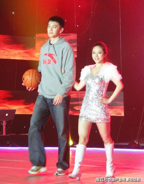 杨鸣妻子个人资料,杨鸣最帅照片,本文共(2838字) 杨鸣妻子个人资料,杨鸣最帅照片,本文共(2838字)