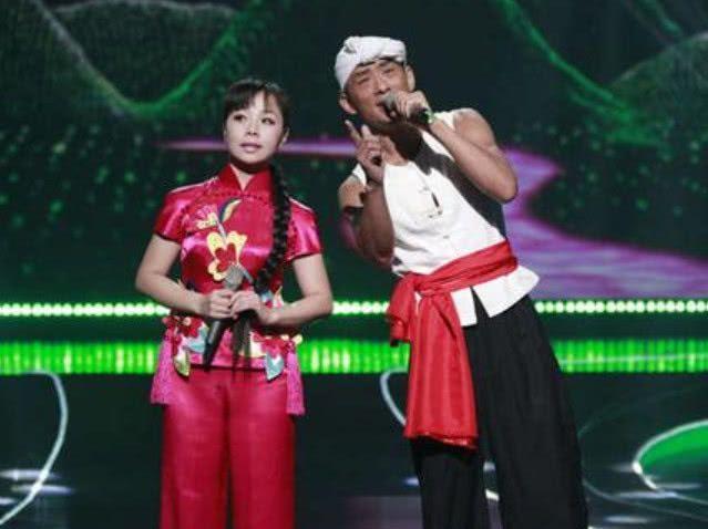 50岁阿宝近照,一夜成名又被踢下歌坛,今婚姻状况暴露真实人品