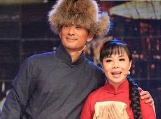 50岁阿宝近照,一夜成名又被踢下歌坛,今婚姻状况暴露真实人品