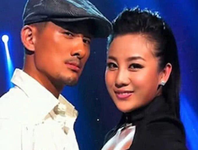 50岁阿宝近照,一夜成名又被踢下歌坛,今婚姻状况暴露真实人品