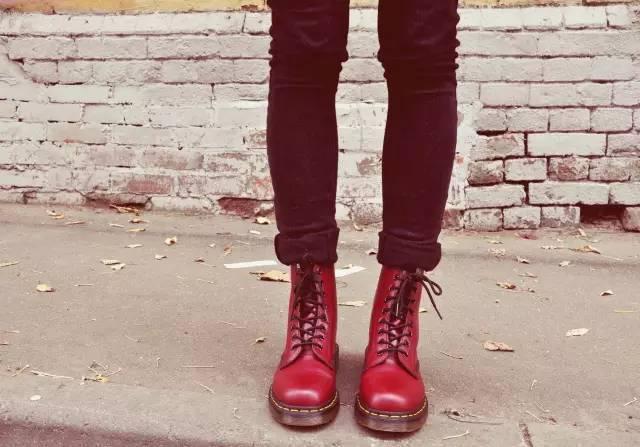 今年秋冬必买的马丁靴就选它(又酷又保暖8款马丁靴推荐)(5)