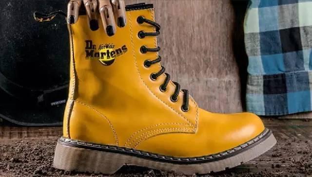 今年秋冬必买的马丁靴就选它(又酷又保暖8款马丁靴推荐)(1)