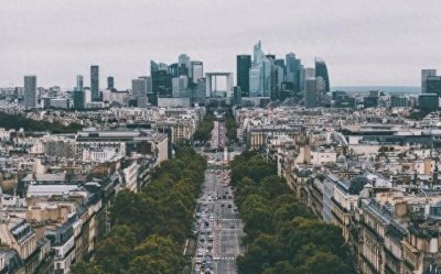 ​1990年法国GDP是我国的35倍，人均是我国的63倍，如今差距如何？