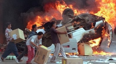 ​1998年印尼屠华事件:10万华人妇女当街被侵犯,50万华人惨遭杀害