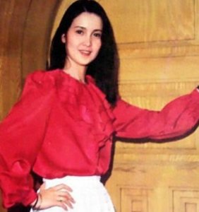 ​曾是国内最美混血女星，嫁八一厂导演后，女儿17岁获影后