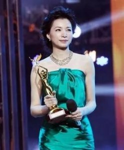 ​董卿：中国内地女主持人，多才多艺的华东师范大学客座教授