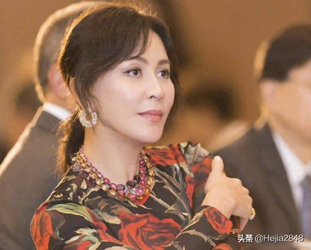 名字含“玲”的最美4女星，林志玲排第二，她最美