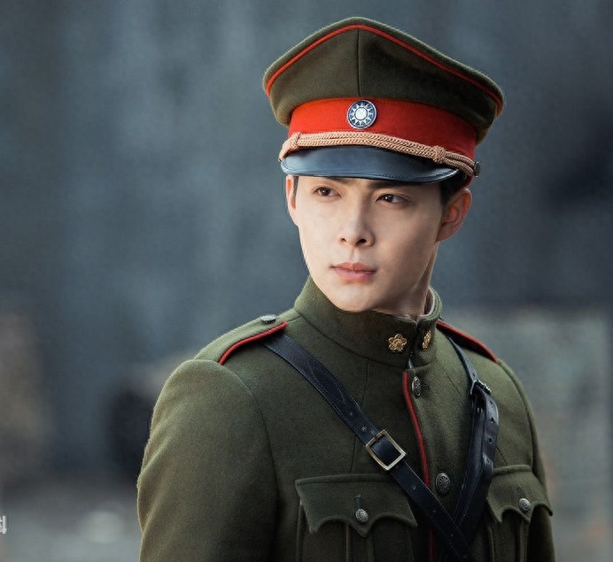 21岁的新晋小生张铭恩，老九门中帅帅的张副官