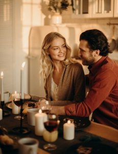 能让情侣感情迅速升温的5个话题!说点小秘密让关系更亲密