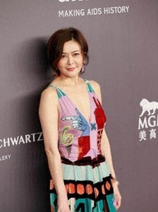 ​拜金嫁富商，曾与刘銮雄传绯闻，关之琳的人生选择引发猜想