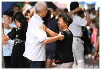 ​65岁李阿姨 性开放、爱自由，儿孙不理解也无所谓