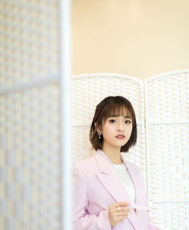 沈月和台湾的演员在制作新的剧本,一张照片揭示了魔鬼的身体