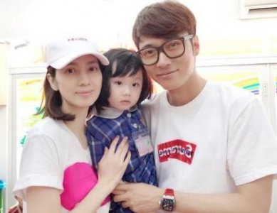 张丹峰老婆究竟有多美?看照片就知道了!网友:李嘉欣更美!