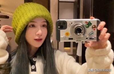 时隔两年周二珂终于直播了,素颜出镜不服老,透露已恢复自由身