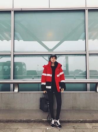 欧阳娜娜在社交平台发布照片,P图痕迹暴露无遗