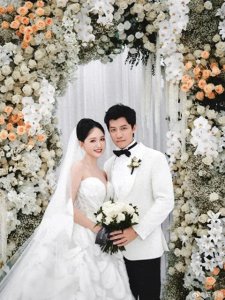 ​陈乔恩大婚：嫁给小她9岁富三代老公，戏里穿了200次婚纱