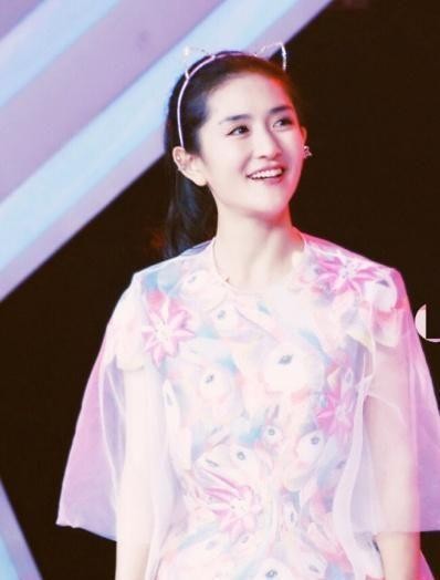 谢娜回应“跨年抢话”事件,还原跨年主持抢话之事的真相!