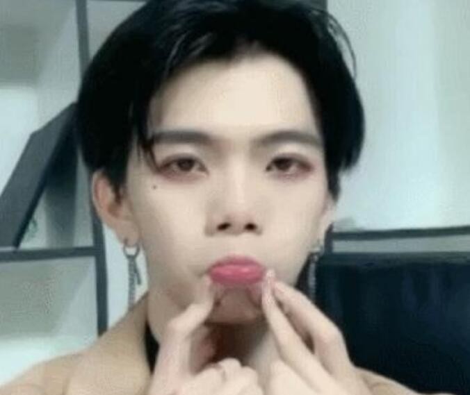 娱乐七鹤大人睡女粉丝事件是真是假，露脸被却掉粉无数(附全脸图)  3