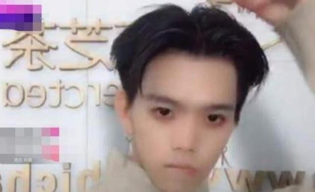 娱乐七鹤大人睡女粉丝事件是真是假，露脸被却掉粉无数(附全脸图)  2