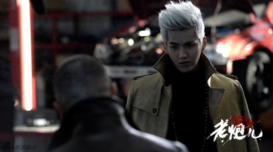 耍的了酷，卖的了萌，就连光头也是帅呆了，长腿欧巴凡先生