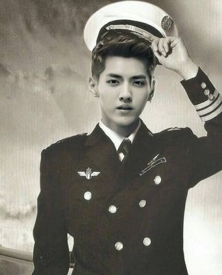 耍的了酷，卖的了萌，就连光头也是帅呆了，长腿欧巴凡先生