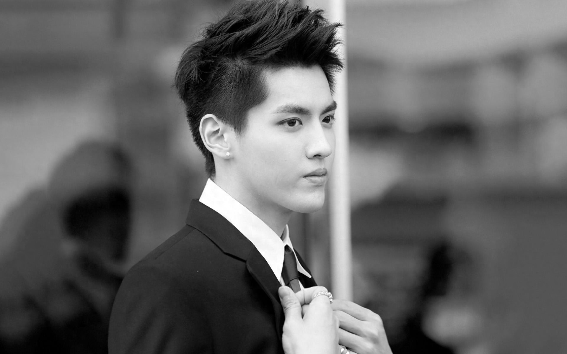 耍的了酷，卖的了萌，就连光头也是帅呆了，长腿欧巴凡先生