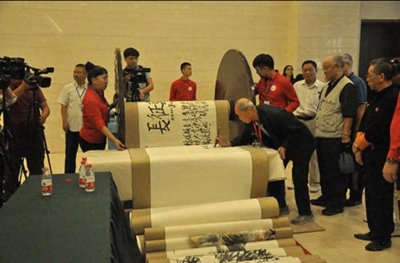 著名书画家许永生 与 中国书画2500米世纪长卷 之缘