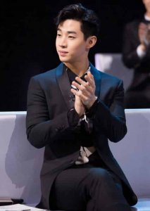 ​刘宪华（加拿大籍华裔流行乐男歌手、演员、主持人，前韩国男子组合SuperJuni