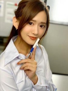 ​希岛爱理：青春常驻的跨界女神，凭借身材颜值与音乐赢得粉丝喜爱