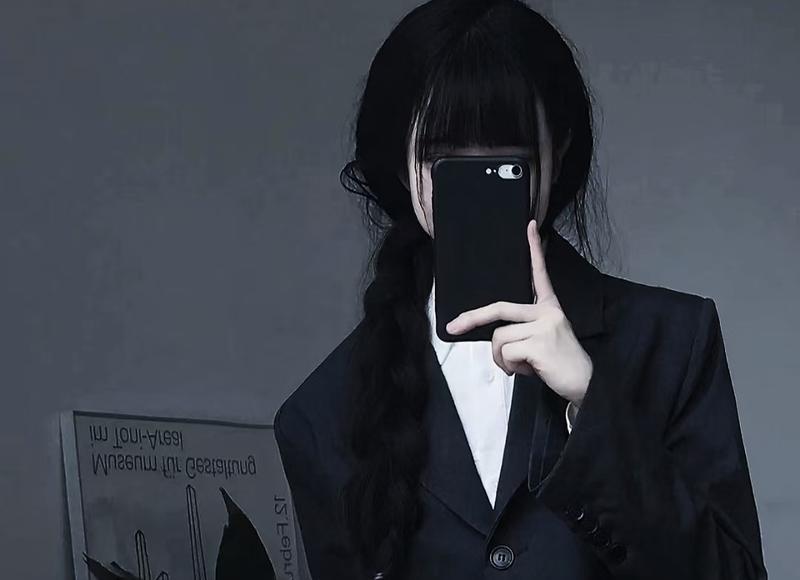 喜欢上同事怎么办？喜欢上单位同事怎么追？