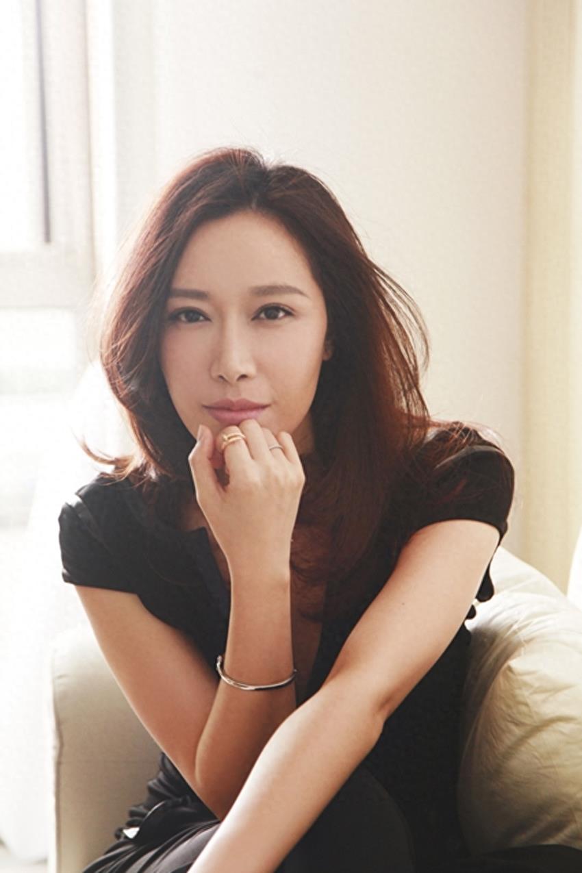 美女歌手金池，歌声磁性有穿透力，唱功与台风俱佳，为舞台而生！