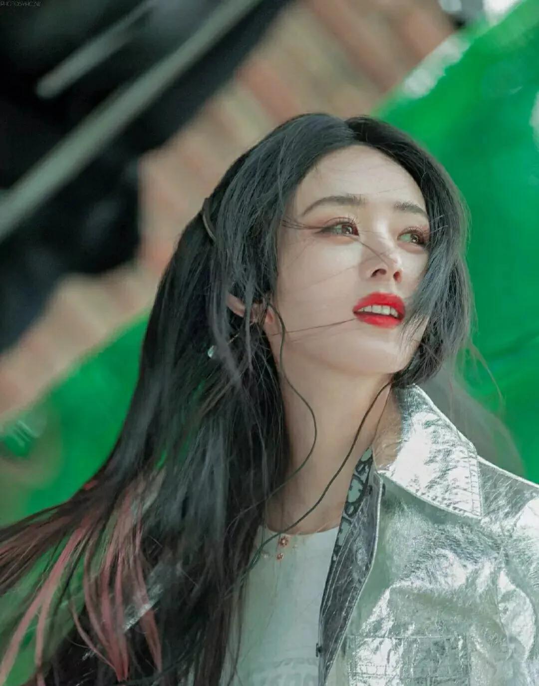 赵丽颖：从普通女孩到演艺圈巨星的成长之路