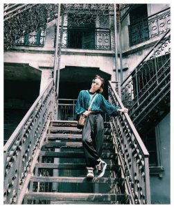 ​张丹峰经纪人毕滢晒美照, 裙子反穿美到犯规, 网友: 比女星还时尚