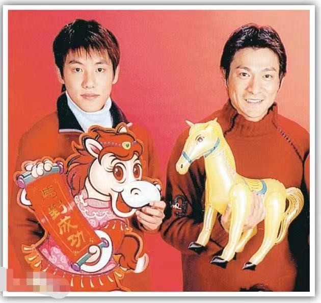 刘德华三度金像奖(刘德华一家人的近照)