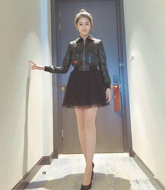 鹿晗学生时代的女友被爆光，网友：比关晓彤好看多了！