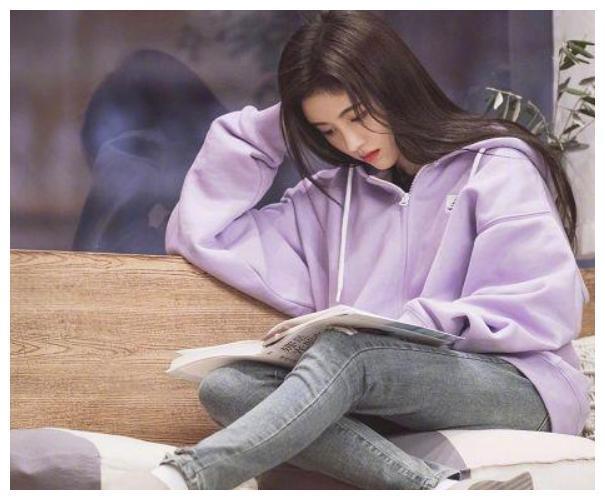 鞠婧祎真人有多矮?节目中脱下高跟鞋换上拖鞋,意外暴露真实身高